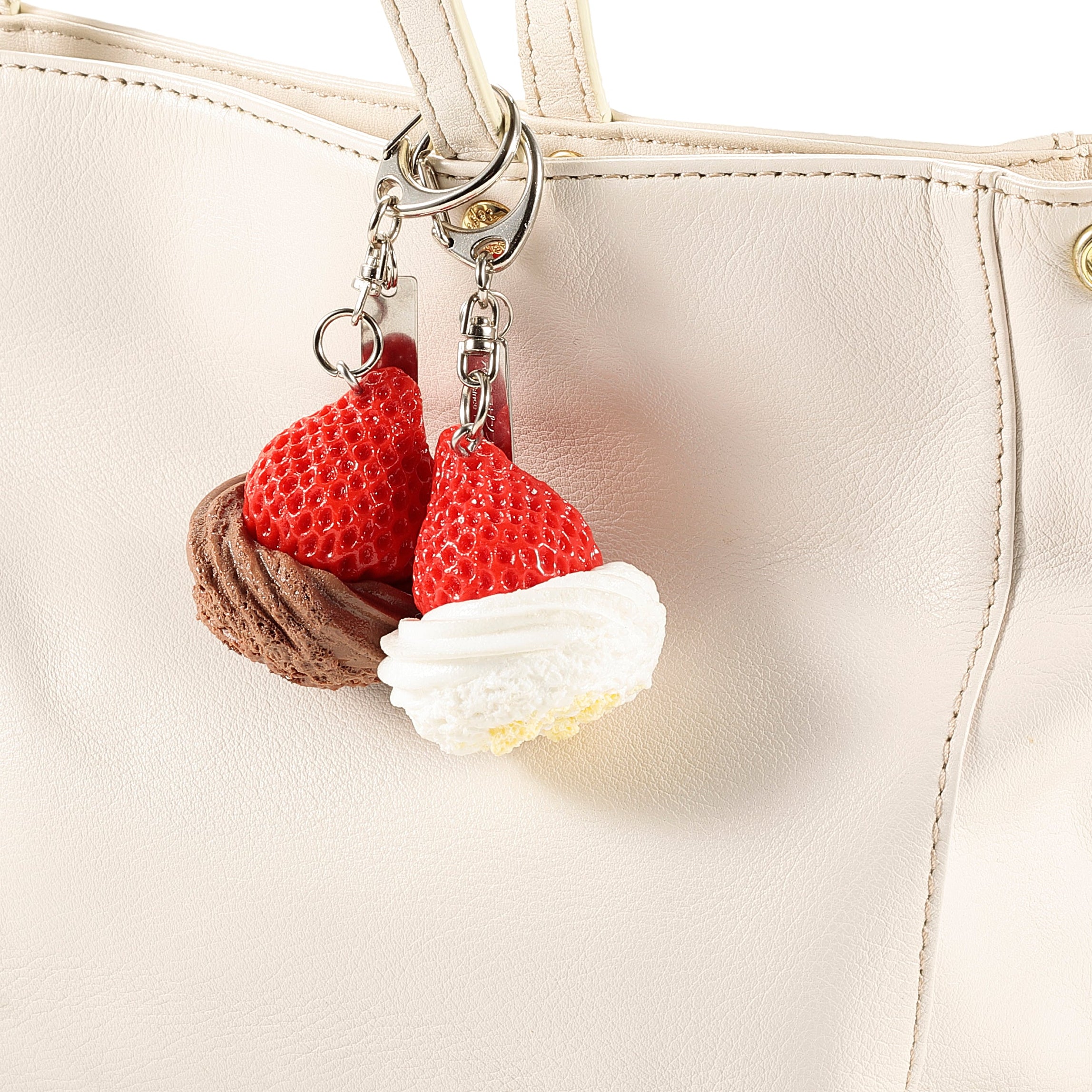 【いちご限定】キーリング チョコレートケーキのいちご(さいしょ派)