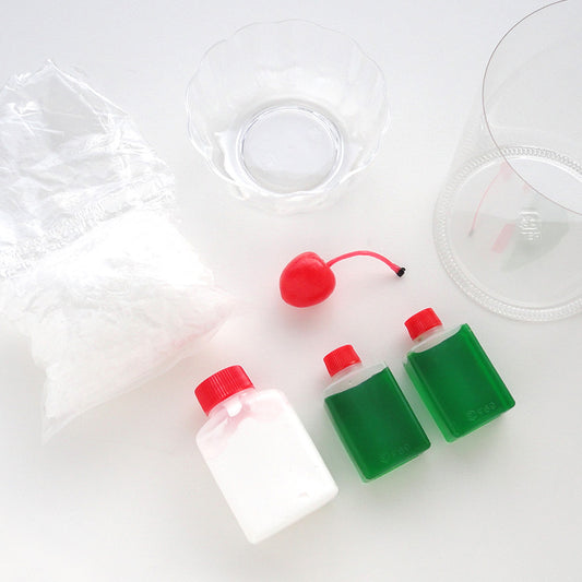 これは自分でつくる食品サンプルキット「さんぷるん かき氷 Vol.4 メロン」の内容物写真です。