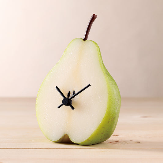 これは元祖食品サンプル屋「Replica Food Clock ラ・フランス」の商品写真斜めカットです。