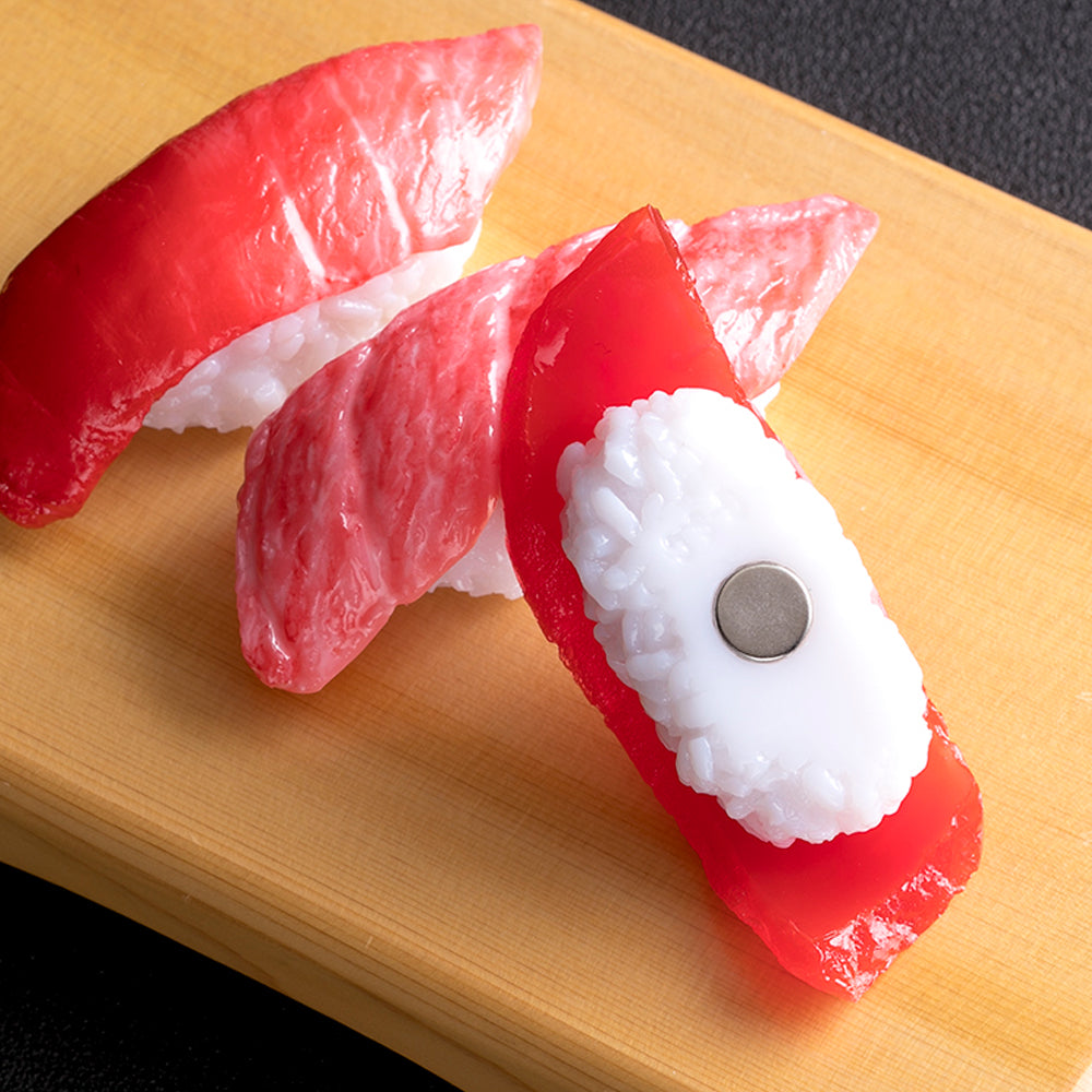 これは元祖食品サンプル屋の「マグネット 寿司」の裏面の商品イメージ画像です。