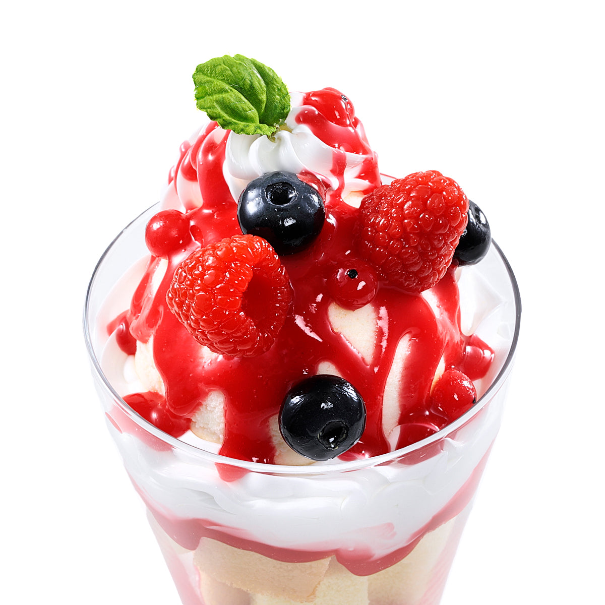 オリジナル食品サンプル「ベリーパフェ」の商品画像です。ブルーベリー、ラズベリー、クランベリーが盛られています。