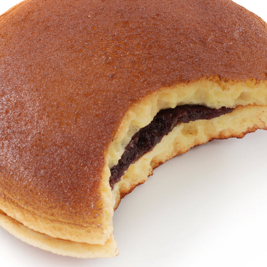 これは元祖食品サンプル屋の「キーリング かじったどら焼き」の商品アップ画像です。