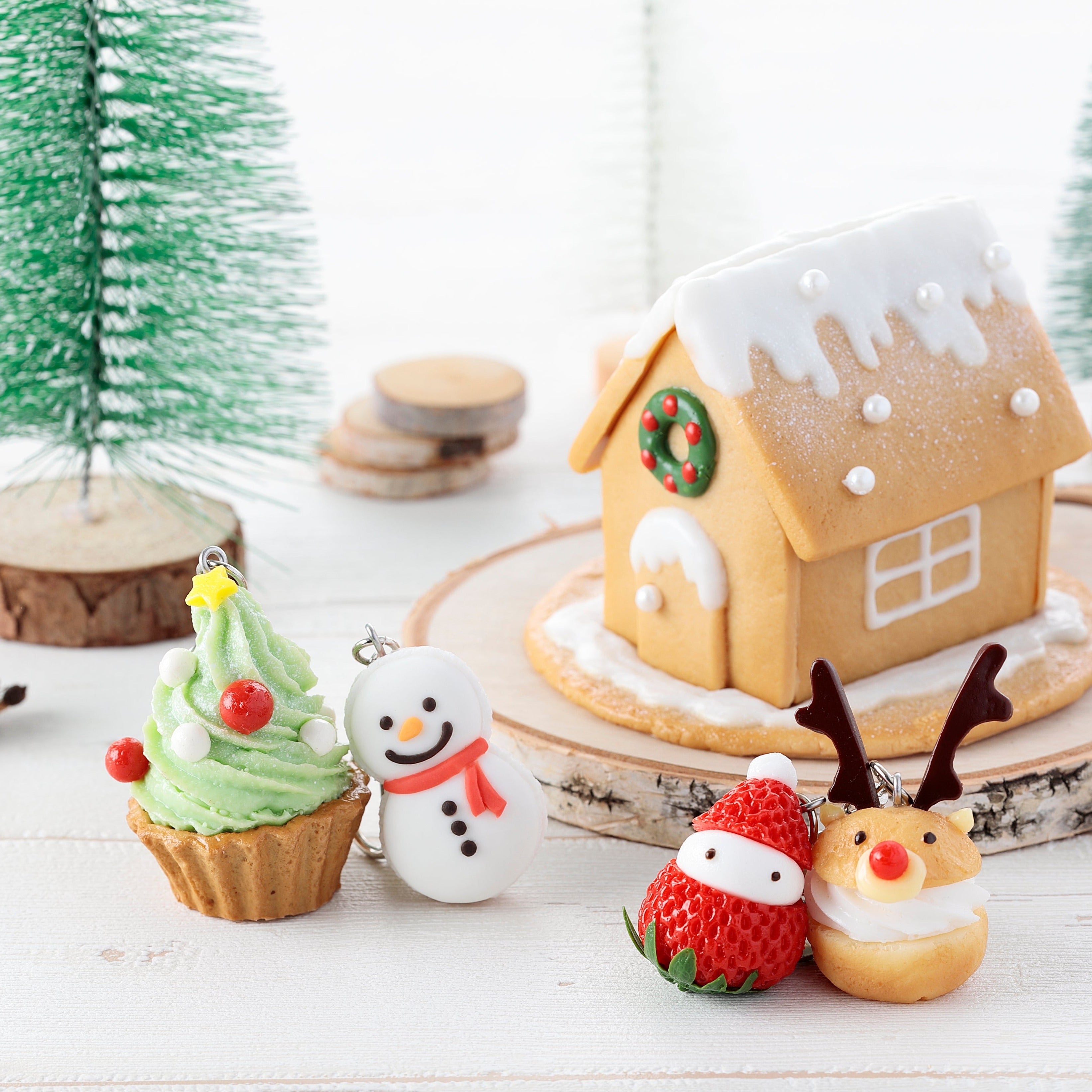 元祖食品サンプル屋【クリスマス限定限定】キーリング 雪だるまマカロンのイメージ品画像です。