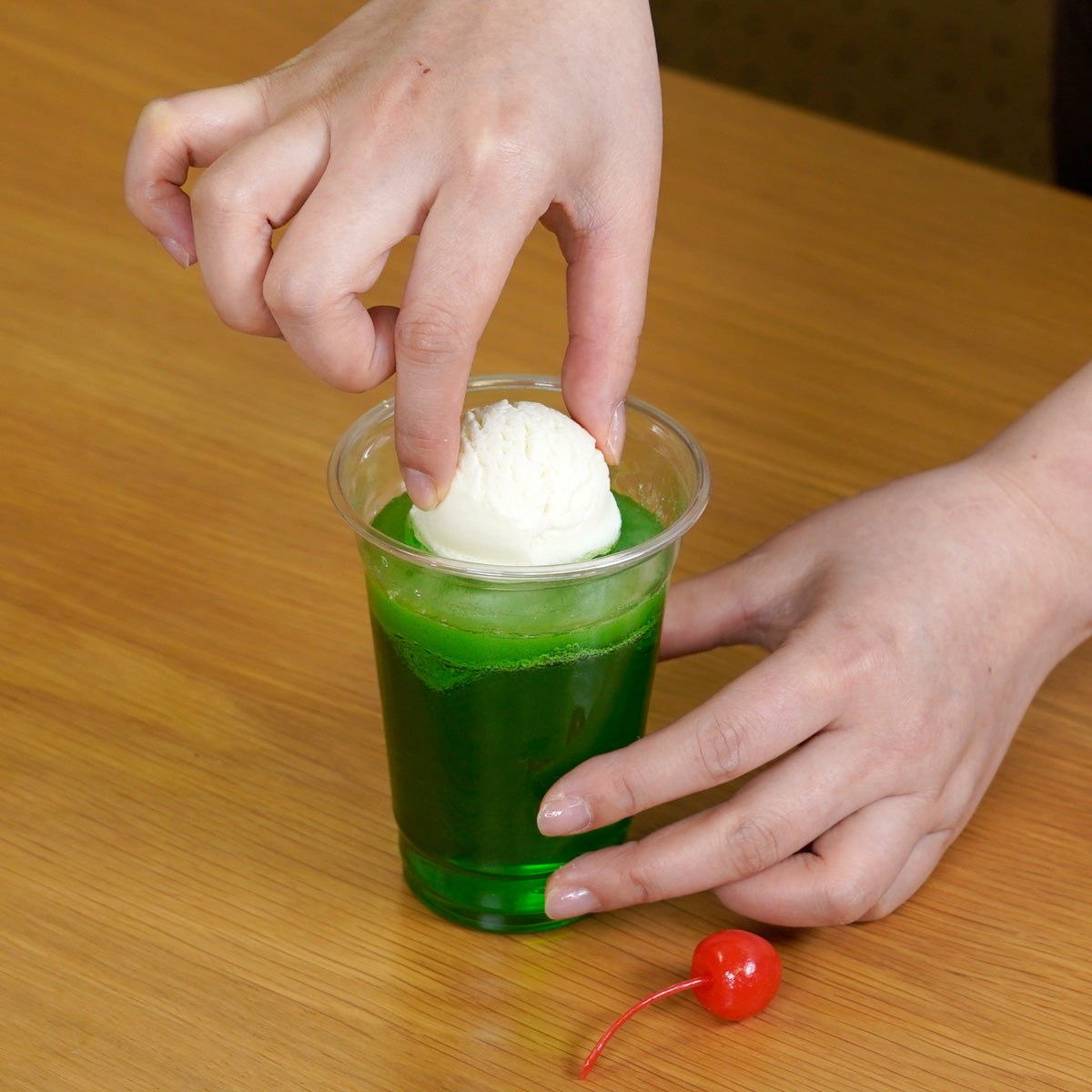 さんぷるん ドリンク イチゴフロート