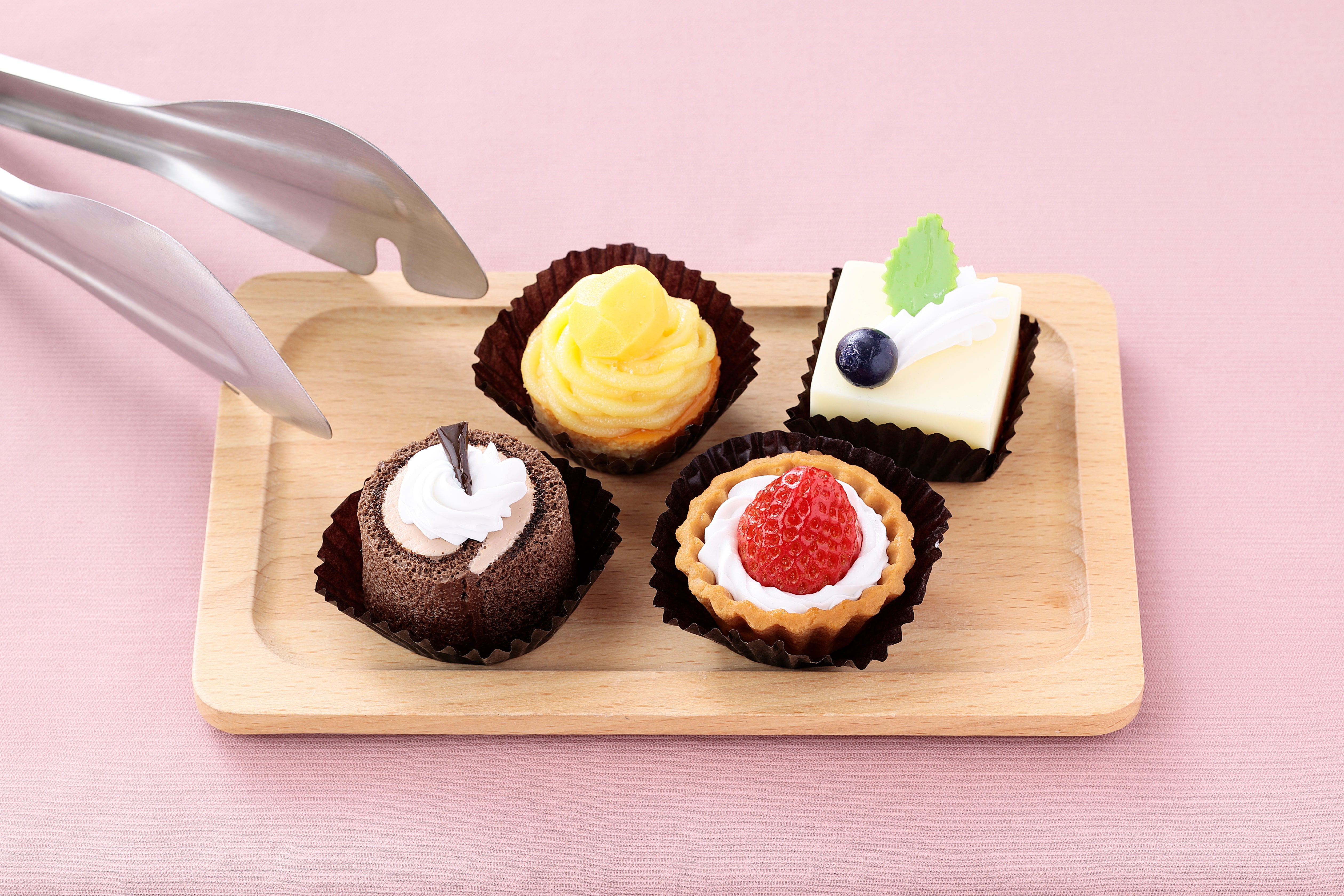 元祖食品サンプル屋「プチケーキ4種のマグネット」