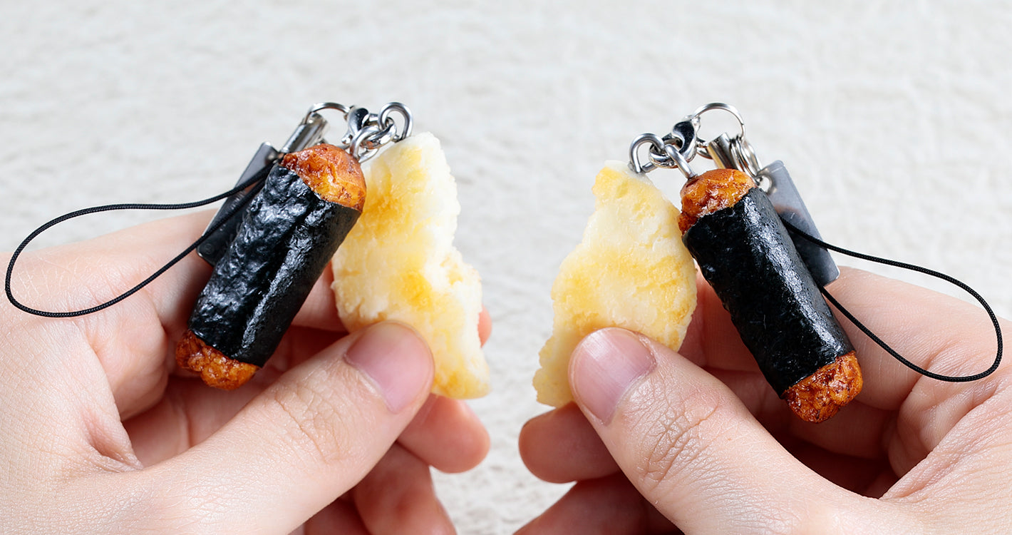 食品サンプル「キーリング ペア煎餅」｜おそろい和風キーホルダー