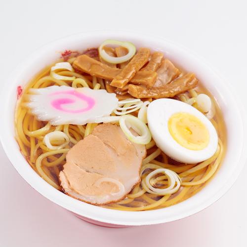 これは自分でつくる食品サンプルキット「さんぷるんVol.9 醤油ラーメン」の完成イメージ写真です。