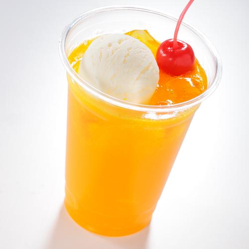 これは自分でつくる食品サンプルキット「さんぷるん ドリンクVol.4 オレンジフロート」の完成イメージ写真です。