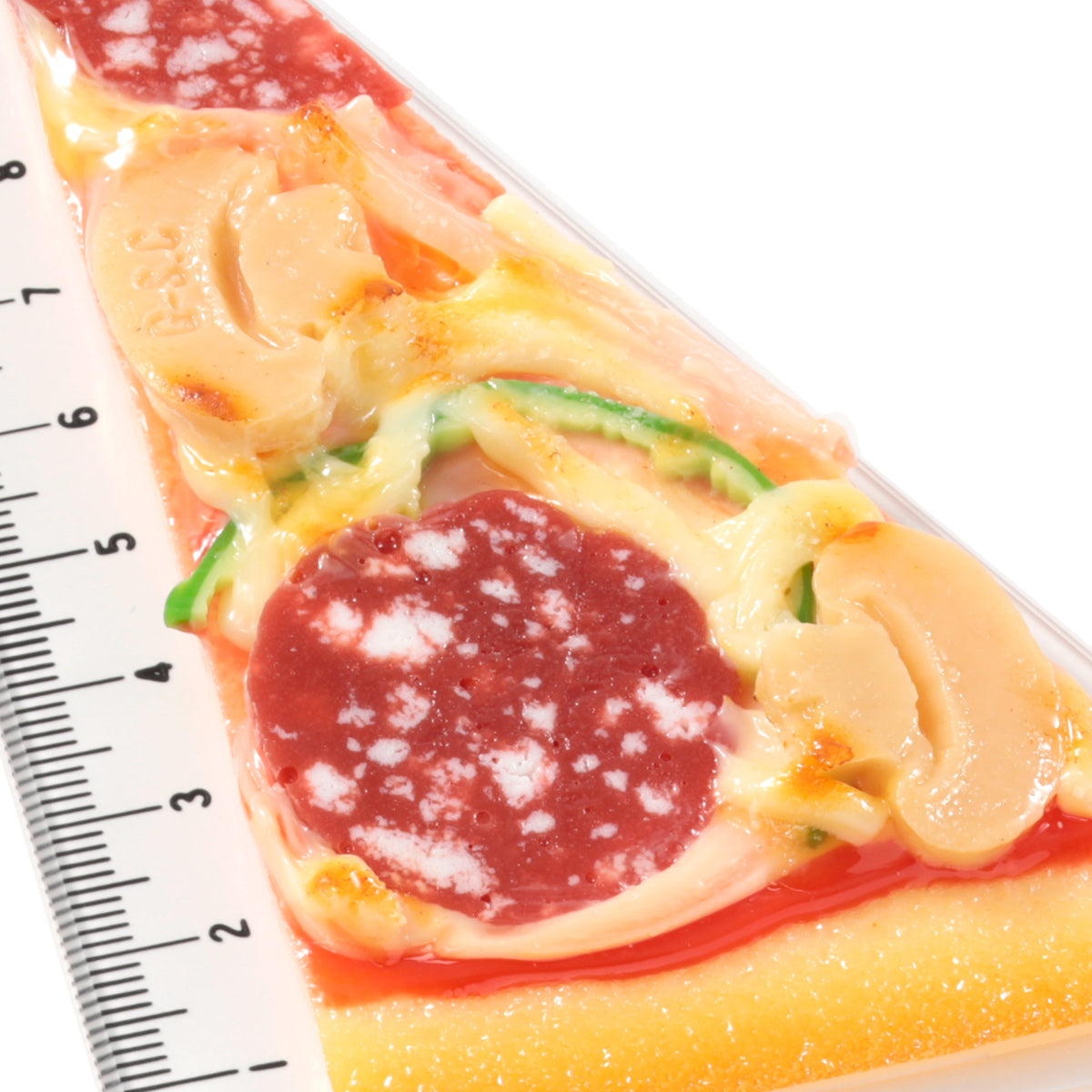 これは元祖食品サンプル屋「ピザ 定規」のアップの商品画像です。