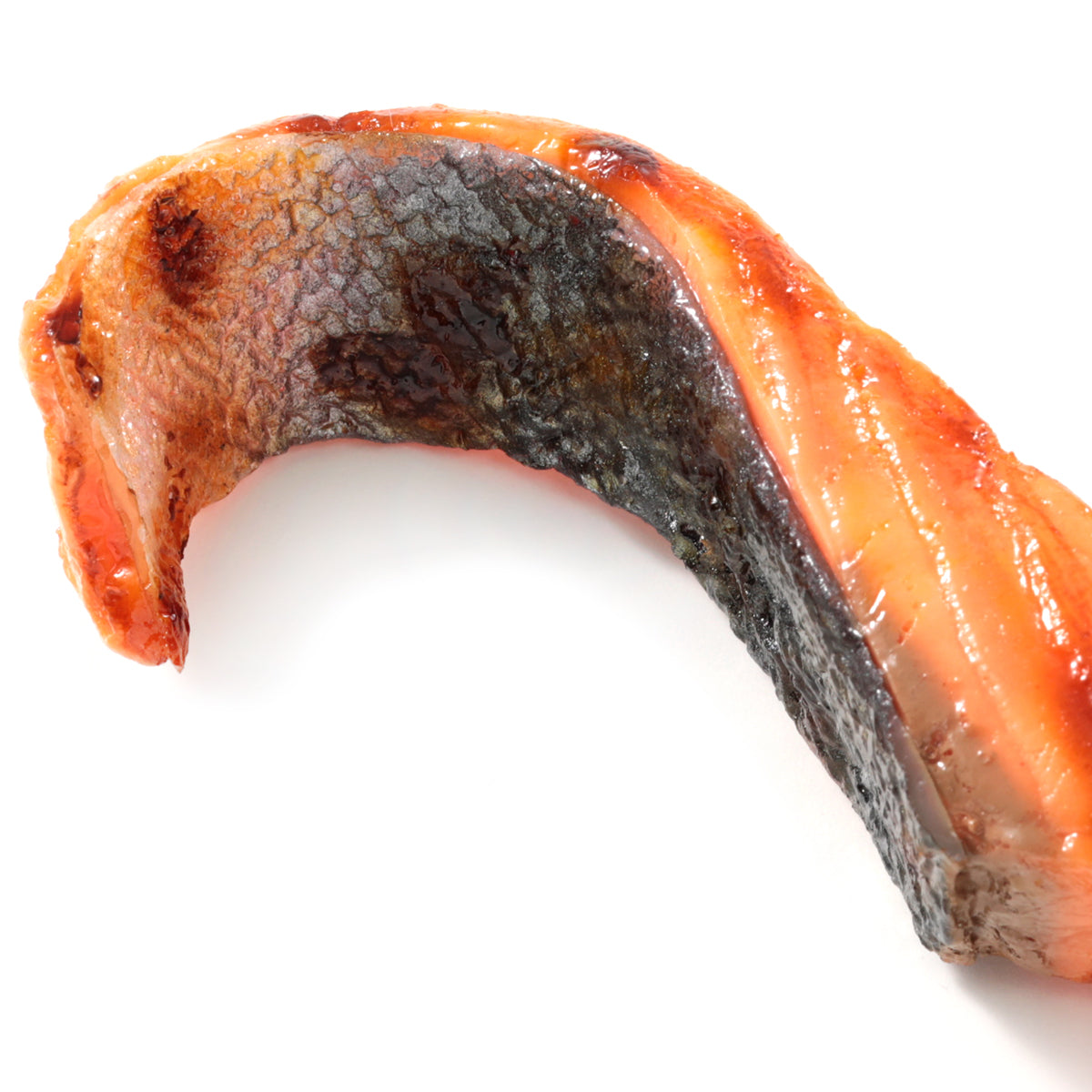 これは元祖食品サンプル屋「キーリング 焼鮭ハラミ」の皮目のアップ写真です。