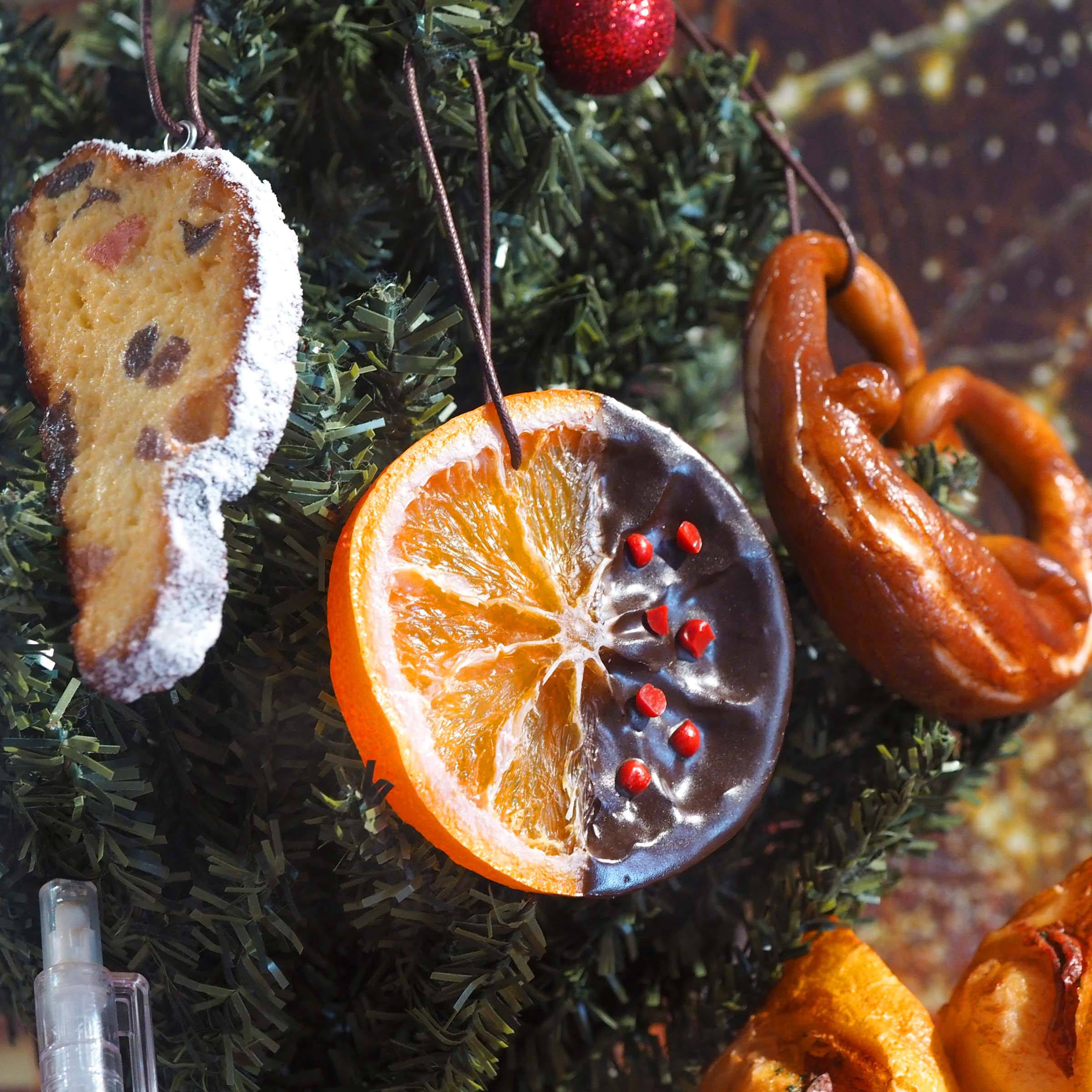 これは元祖食品サンプル屋【クリスマス限定】ヨーロッパ菓子のオーナメントオレンジの使用イメージ写真です。