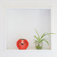 これは元祖食品サンプル屋「Replica Food Clock  トマト」の植物の横に置いたイメージ写真です。