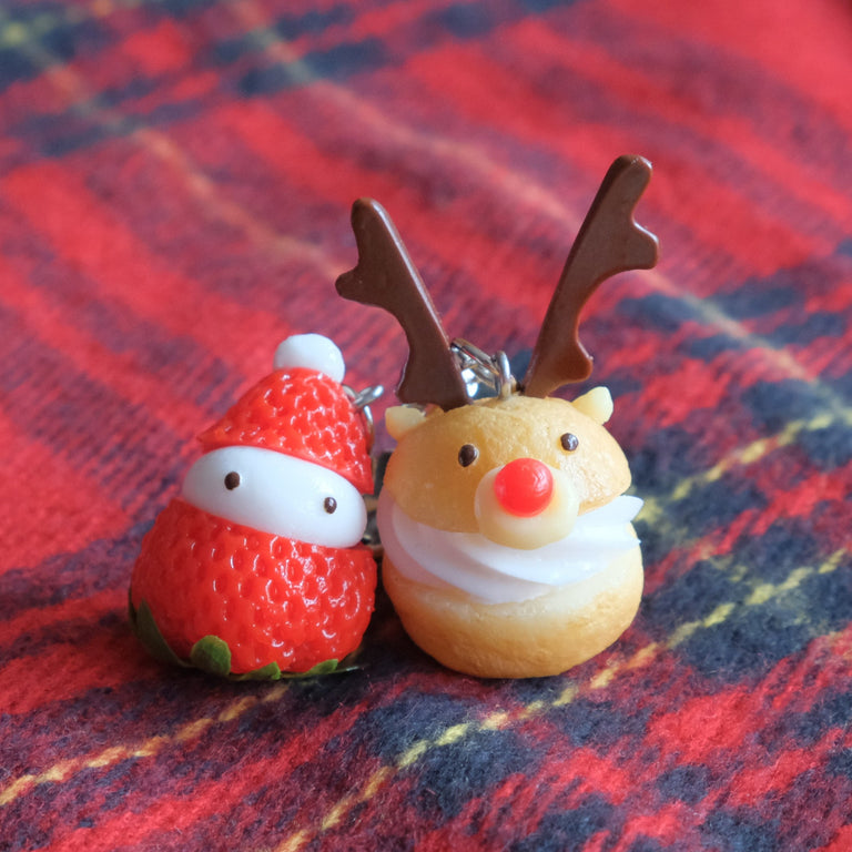 これは元祖食品サンプル屋【クリスマス限定】キーリング　トナカイシュークリームのイメージ写真です。